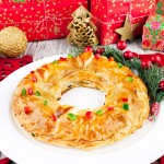 Falso roscón de reyes con cebolla caramelizada, pimientos, espinacas y queso de cabra