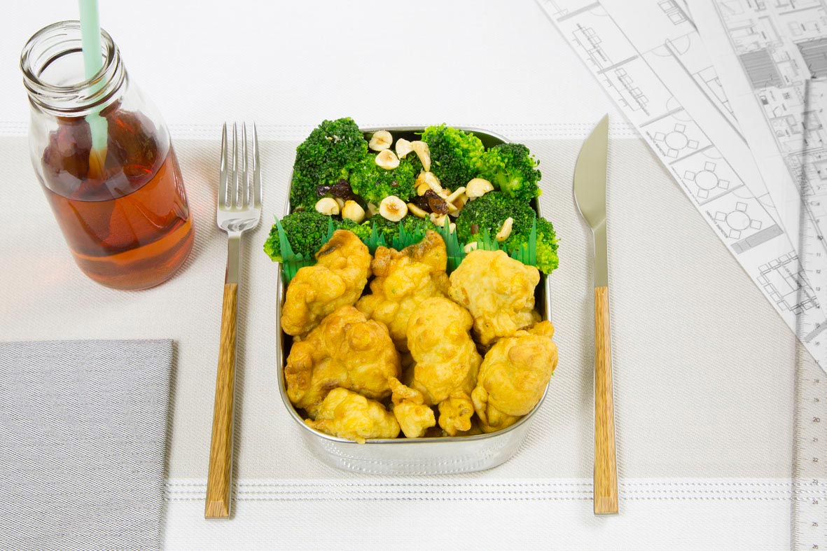 Brócoli con frutos secos y Buñuelos de maíz