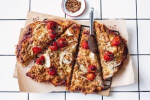 thick-crust-pizza-with-spiced-cauliflower-mince-76898-2